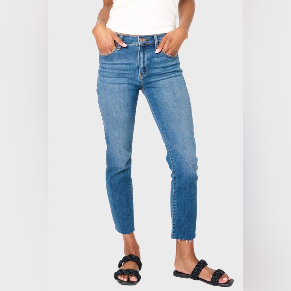 Gibsonlook Essential Mini-Flare Leg Denim With Raw Hem Size 30 Med Blue Wash